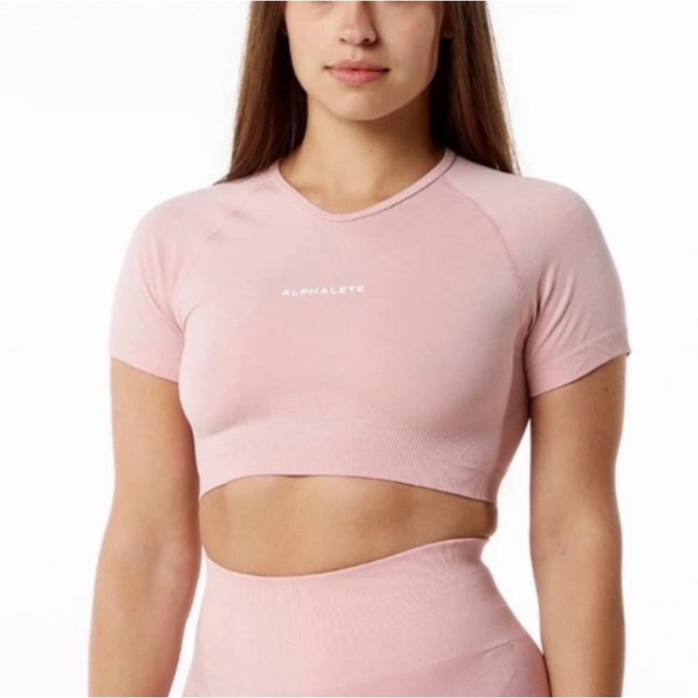 Alphalete Amplify Crop Top